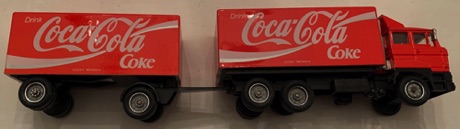10262-3 € 12,50 coca cola truck met oplegger ca 24 cm.jpeg